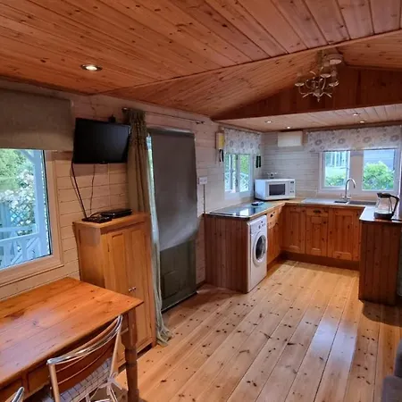 Hideaway Cottages *